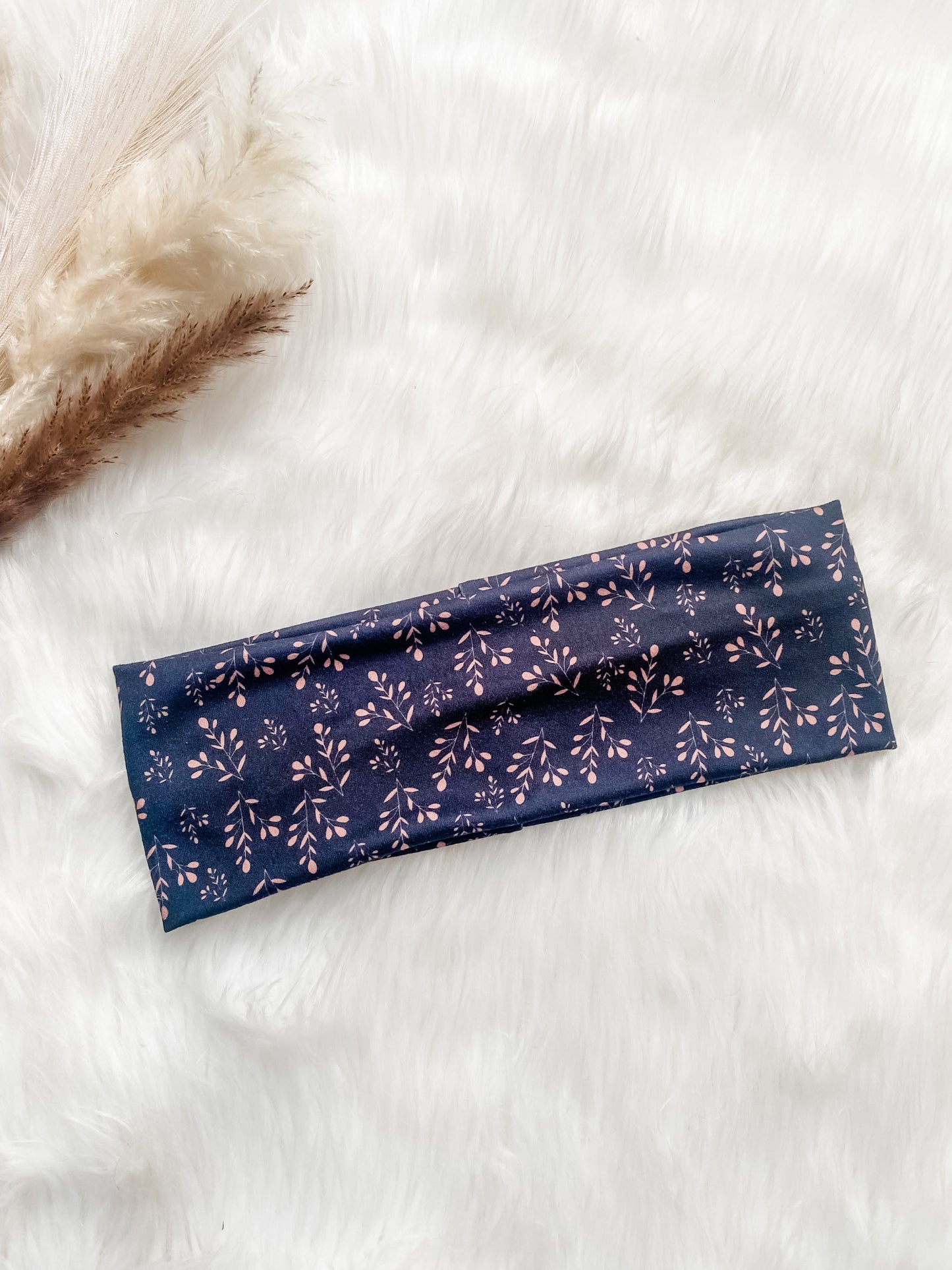 Black & Tan Sprigs Flat Band