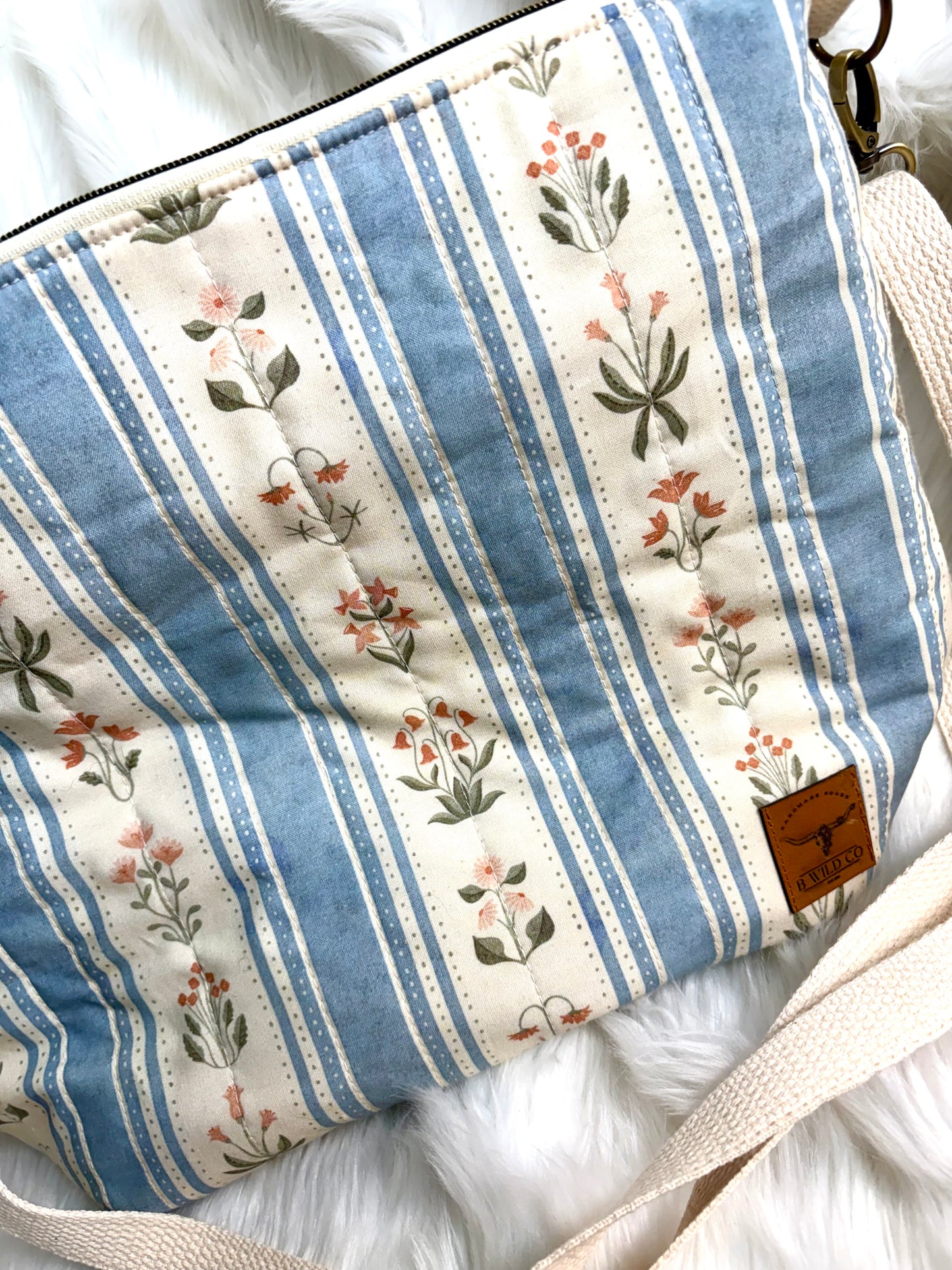 Blue Cottage Floral Quilted Slouchy Bag