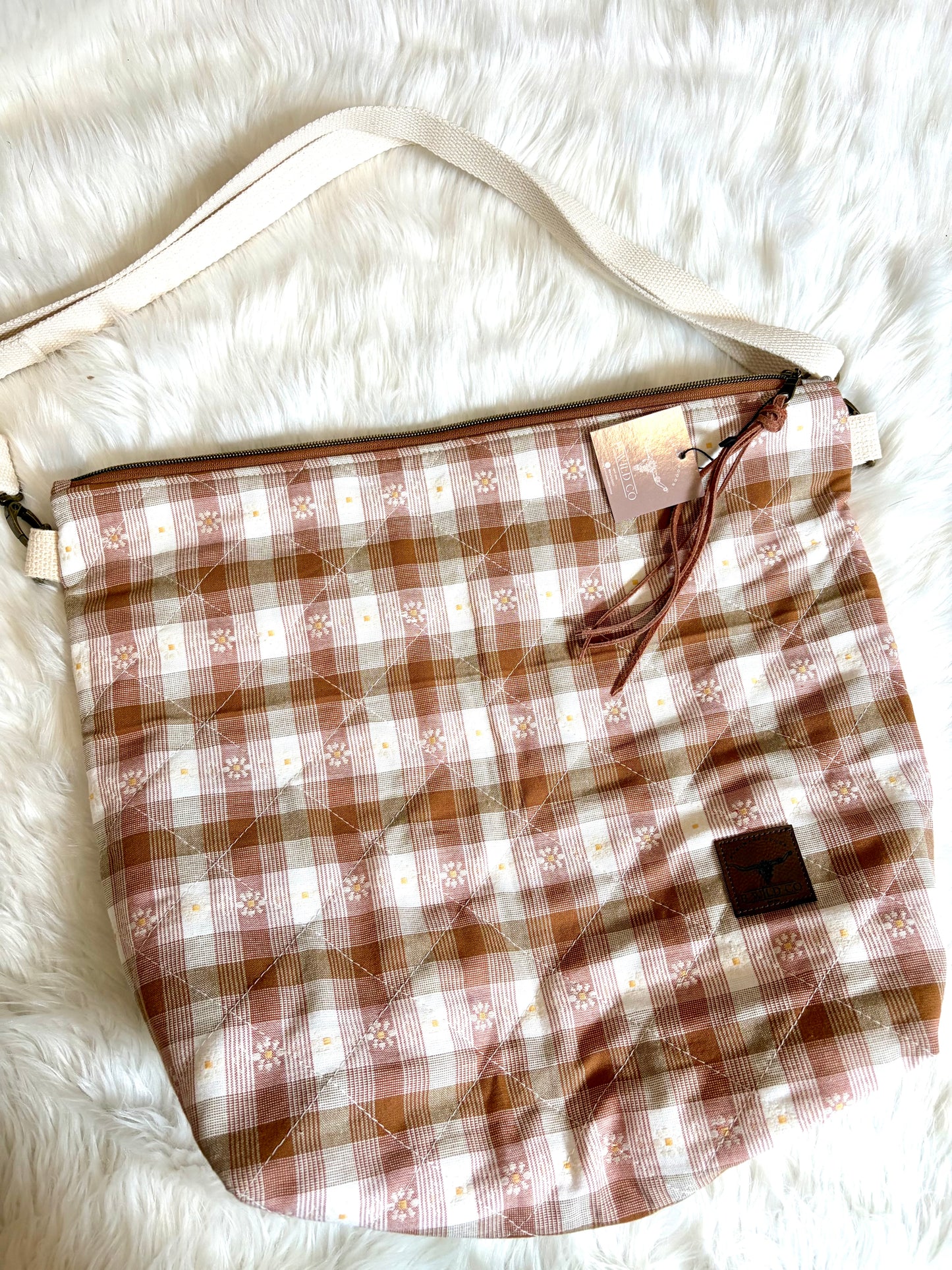 Neutral Daisy Gingham Quilted Slouchy Bag