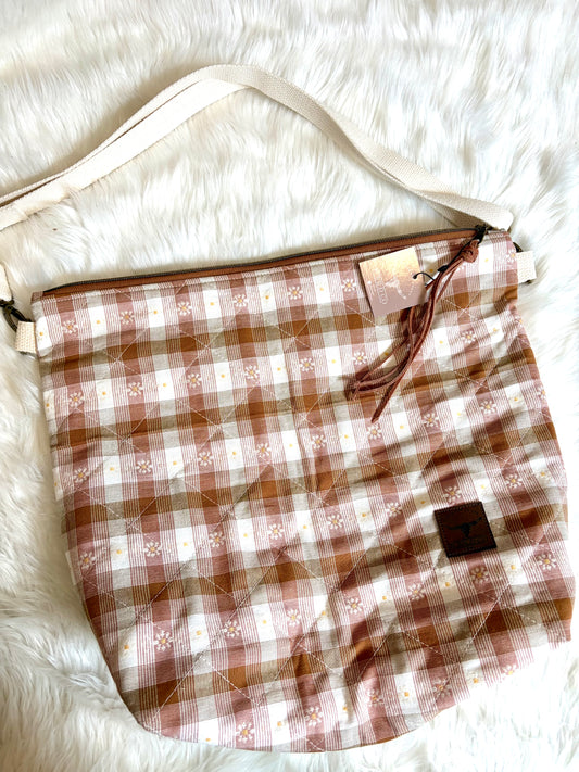 Neutral Daisy Gingham Quilted Slouchy Bag