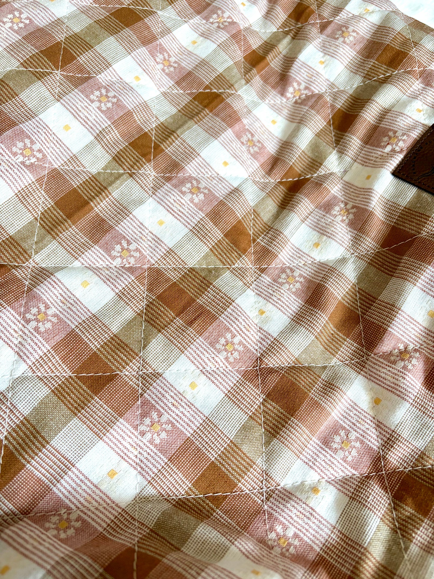 Neutral Daisy Gingham Quilted Slouchy Bag